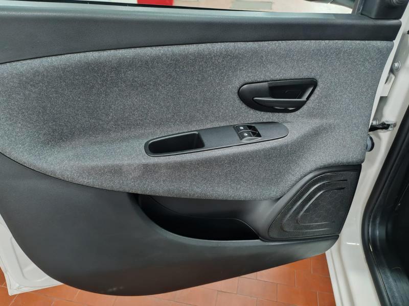 Lancia YPSILON HYBRID "SOLO 10.000 KM"