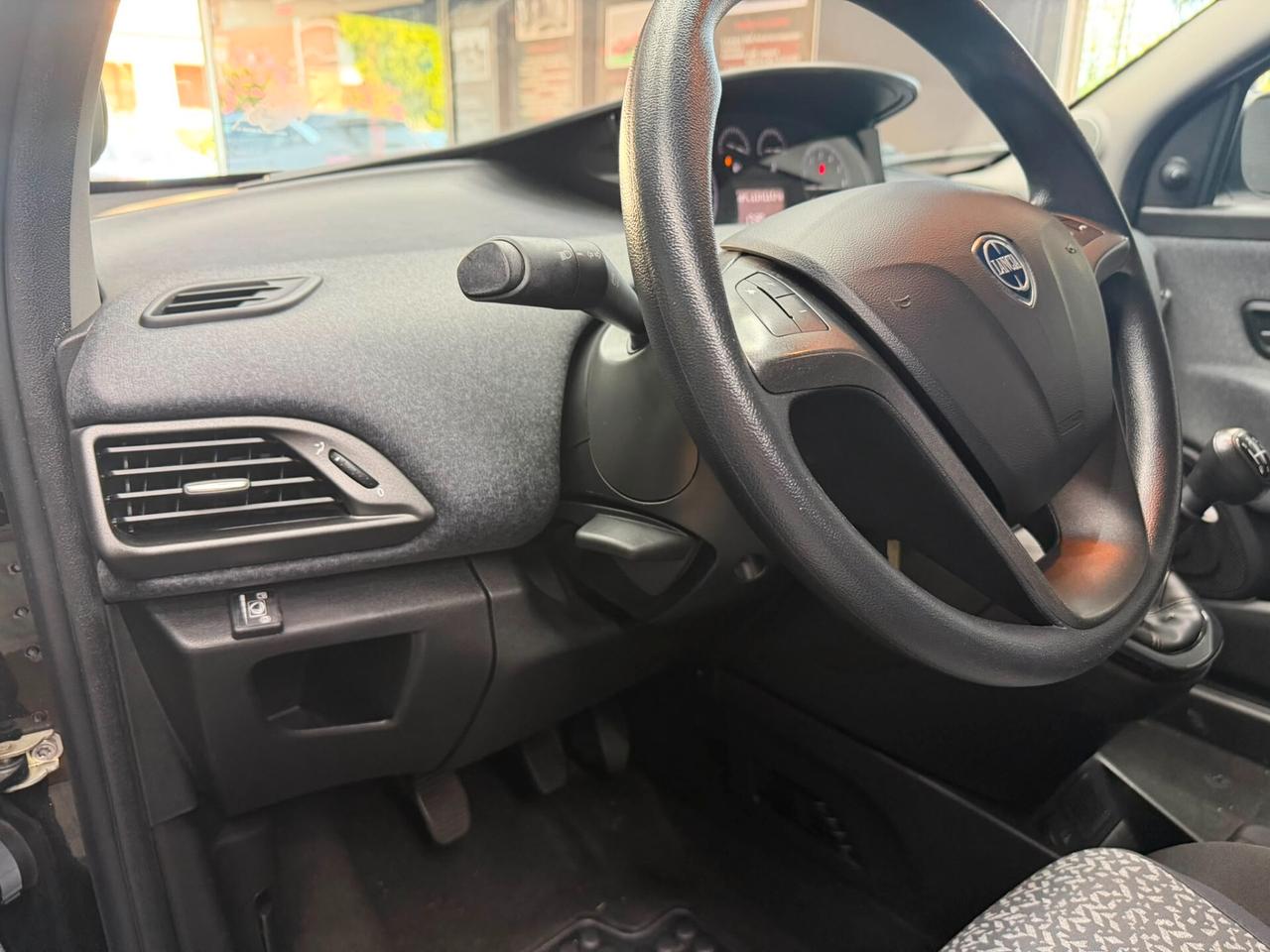 Lancia Ypsilon 1.2 69 CV 5 porte GPL Ecochic Black and Noir