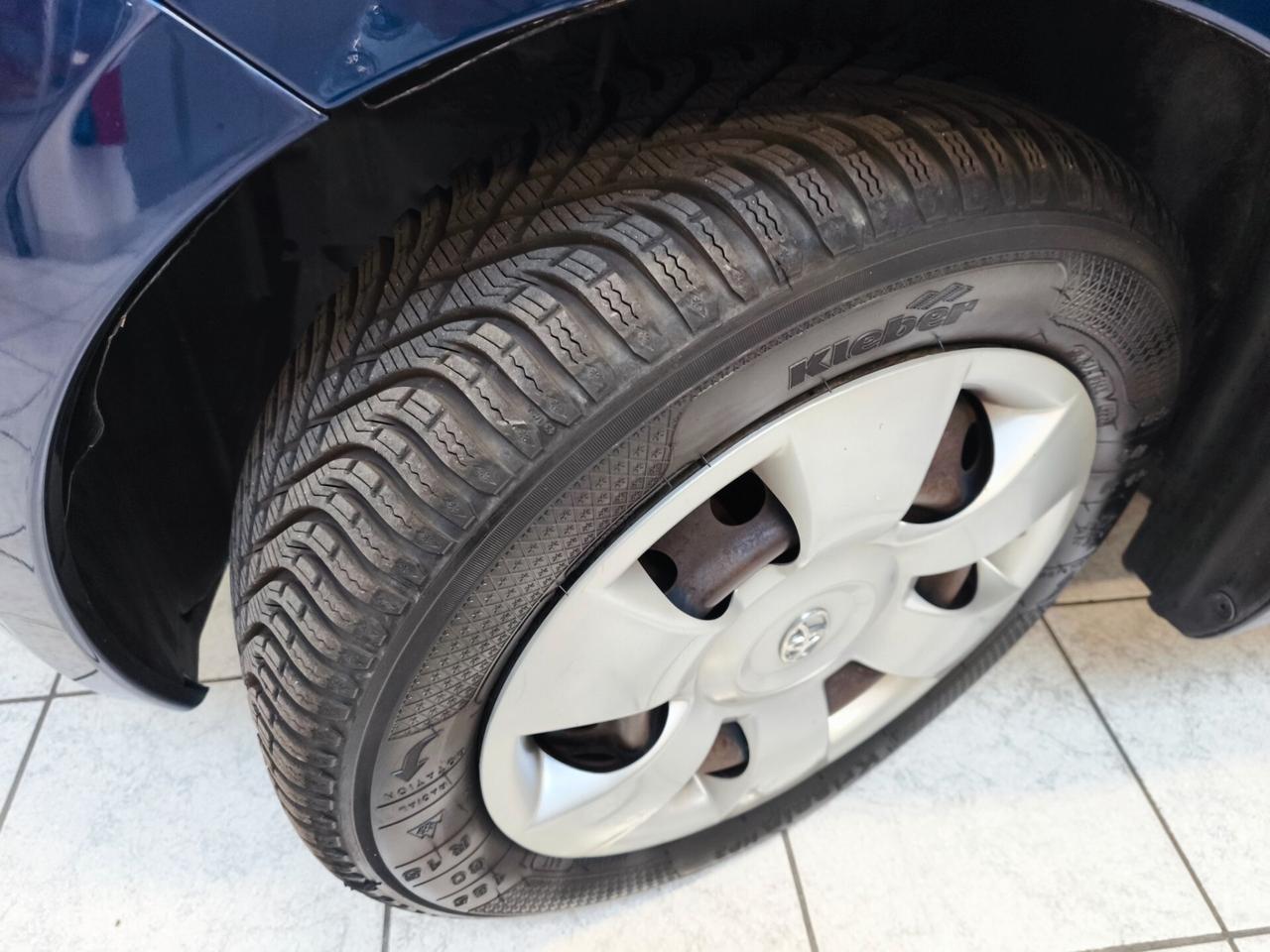 Toyota Yaris 1.0 5 porte