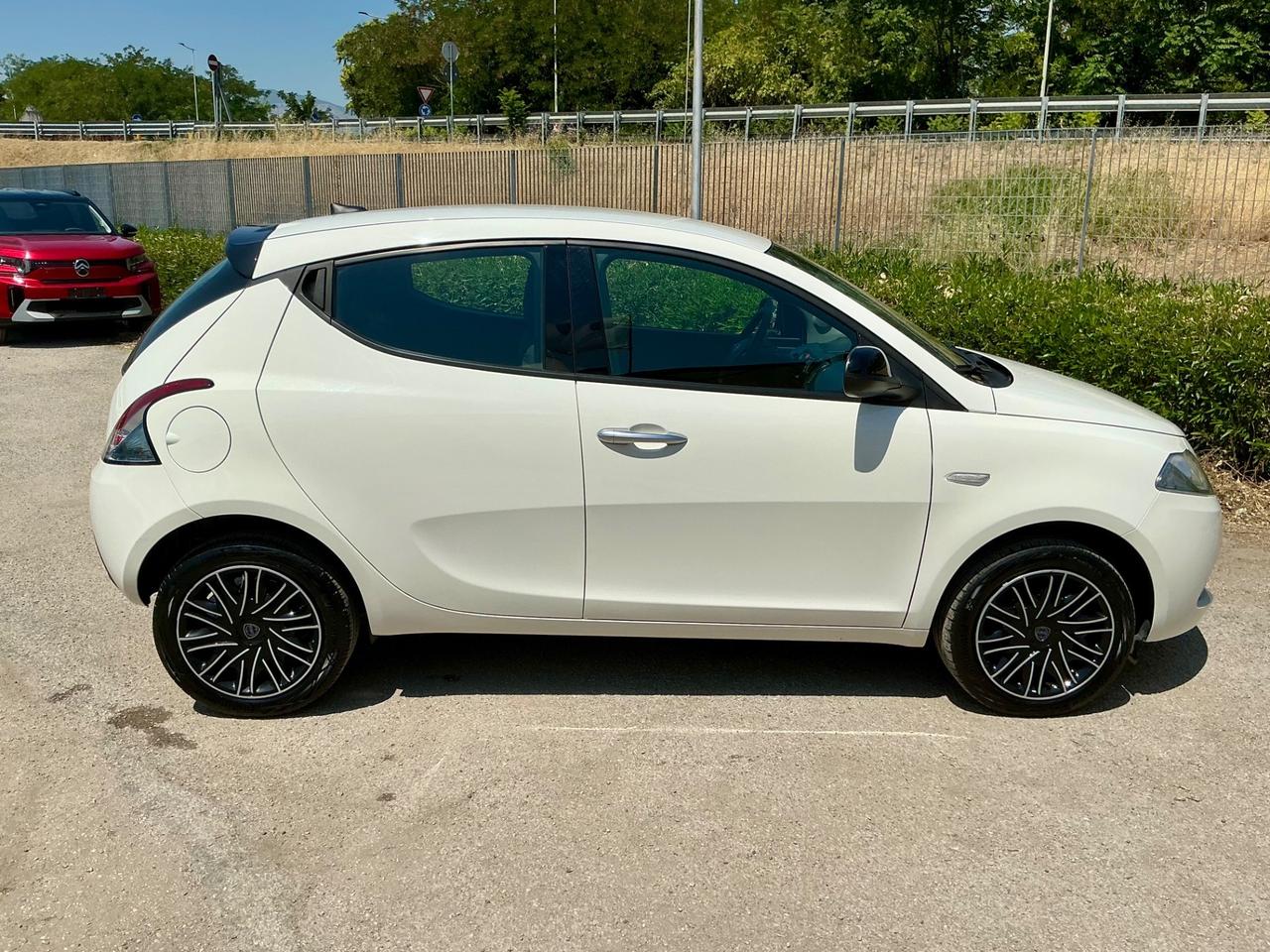 Lancia Ypsilon 1.0 70Cv FireFly Hybrid Gold 5 Posti