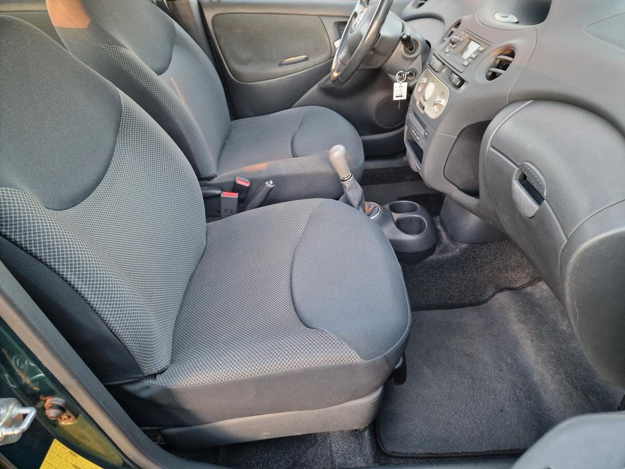 Toyota Yaris 1.0i 16V 5p