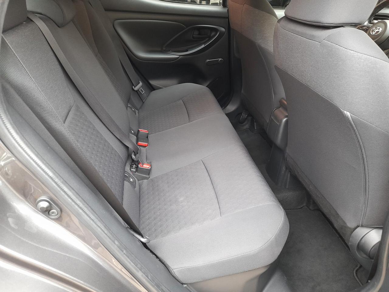 TOYOTA YARIS 1.5 HYBRID 5P BUSINESS