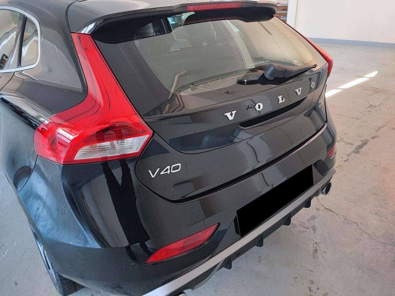 Volvo V40 D2 R-design