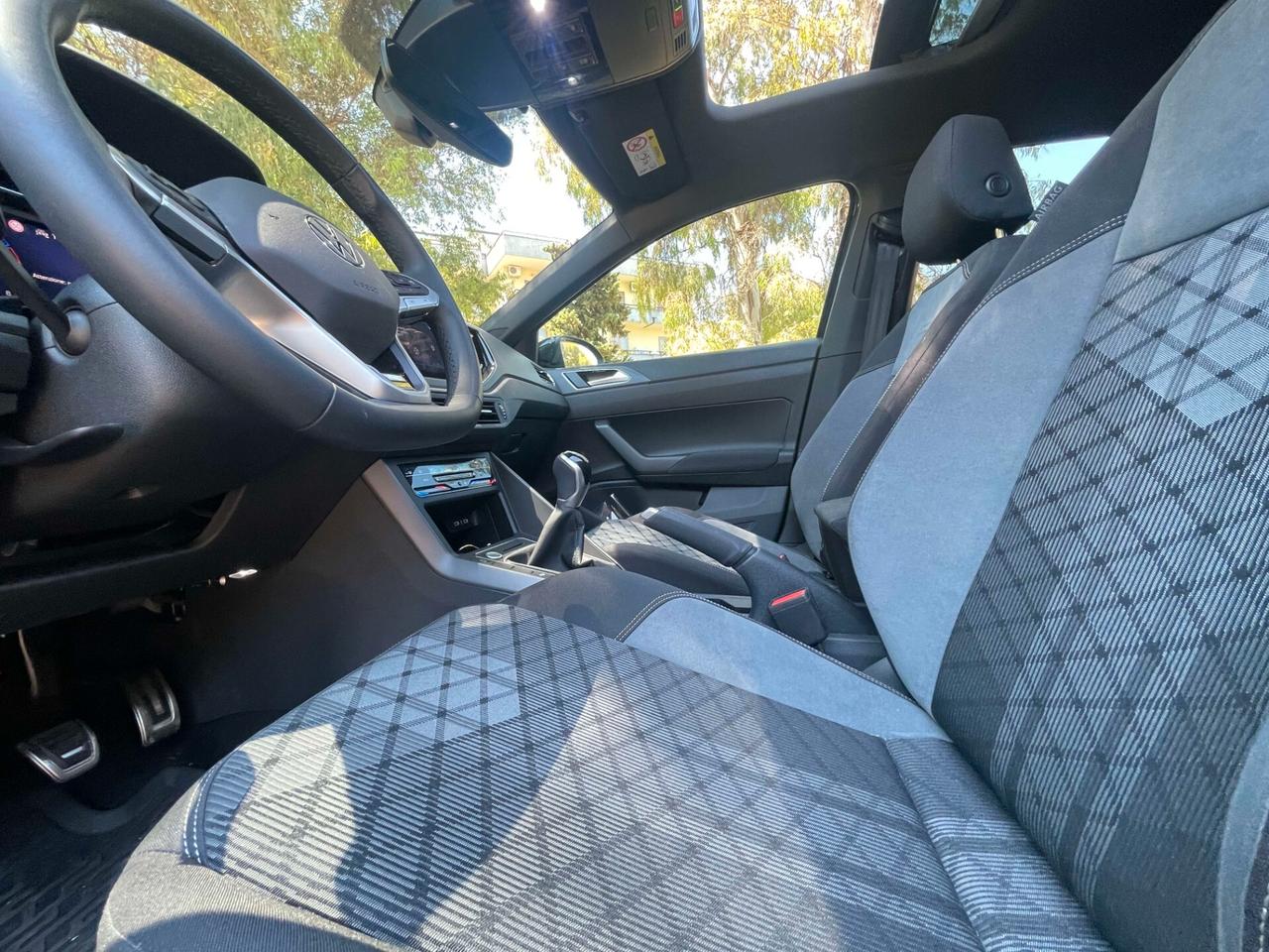 Volkswagen Taigo 1.0 tsi R-Line Plus 115cv TETTINO NEOPATENTATI