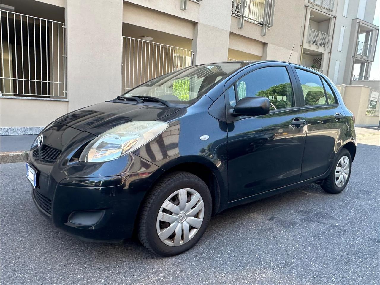Toyota Yaris 1.0 5 porte - ok neopatentati - 56000 km