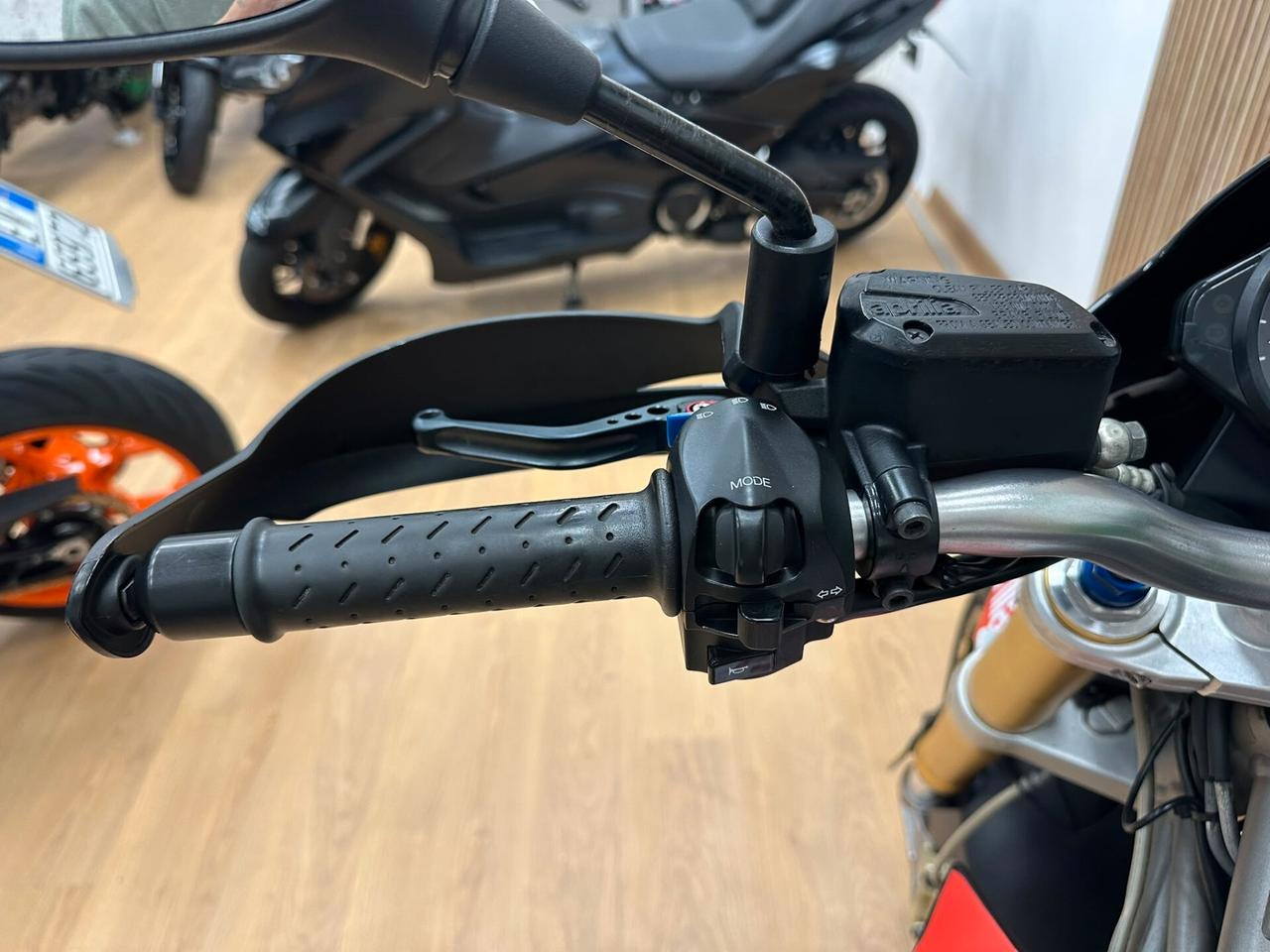 APRILIA DORSODURO 750 FACTORY / DA 99€ AL MESE