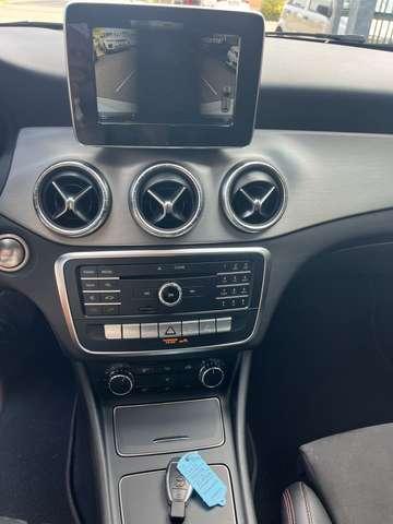 Mercedes-Benz CLA 200 CLA Shooting Brake d Premium 4matic