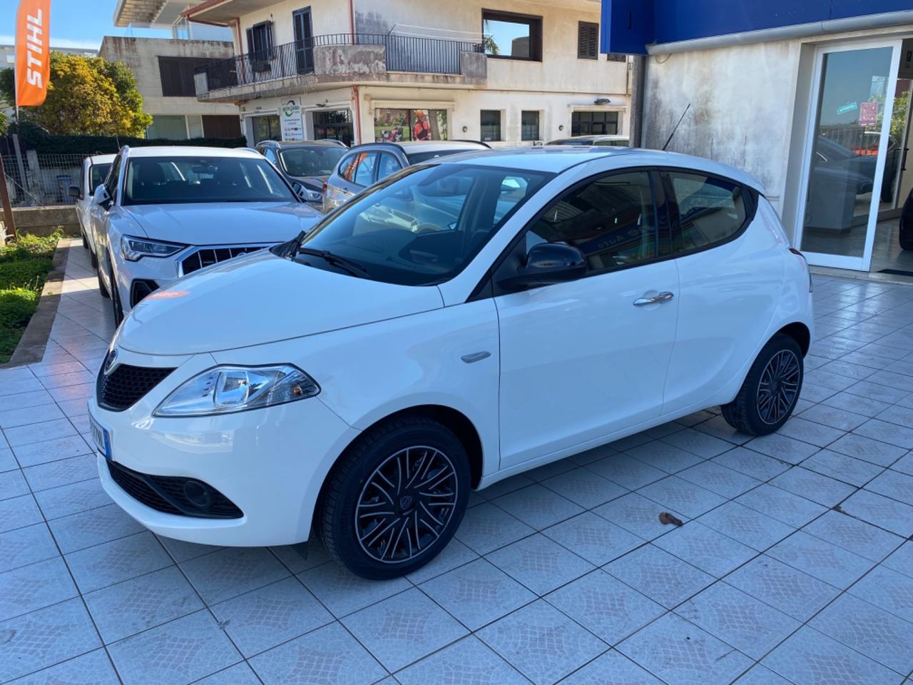 Lancia Ypsilon 1.2 69 CV 5 porte S&S Gold