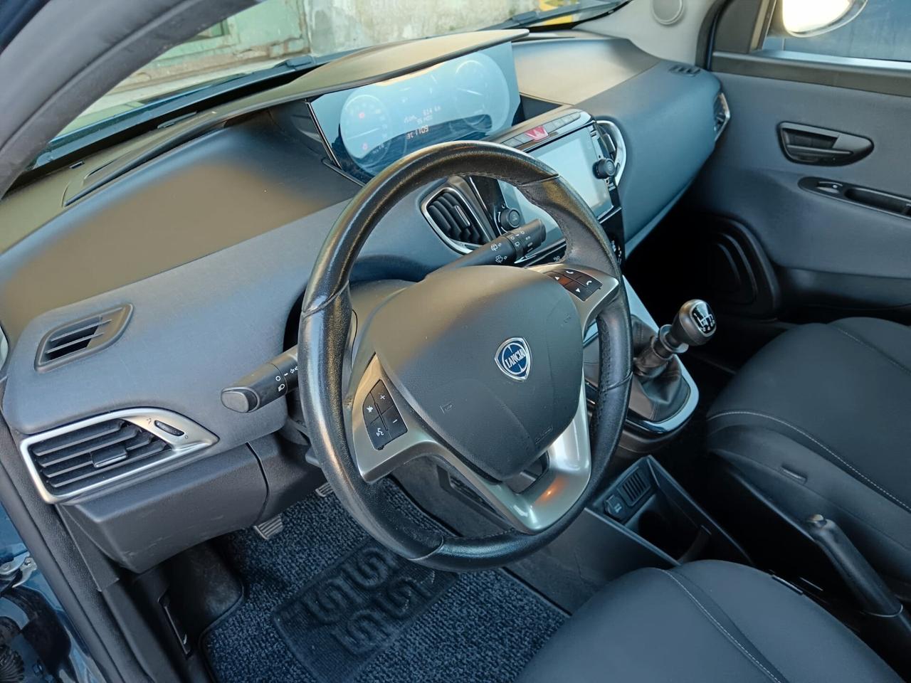 Lancia Ypsilon 1.0 FireFly 5 porte S&S Hybrid Gold