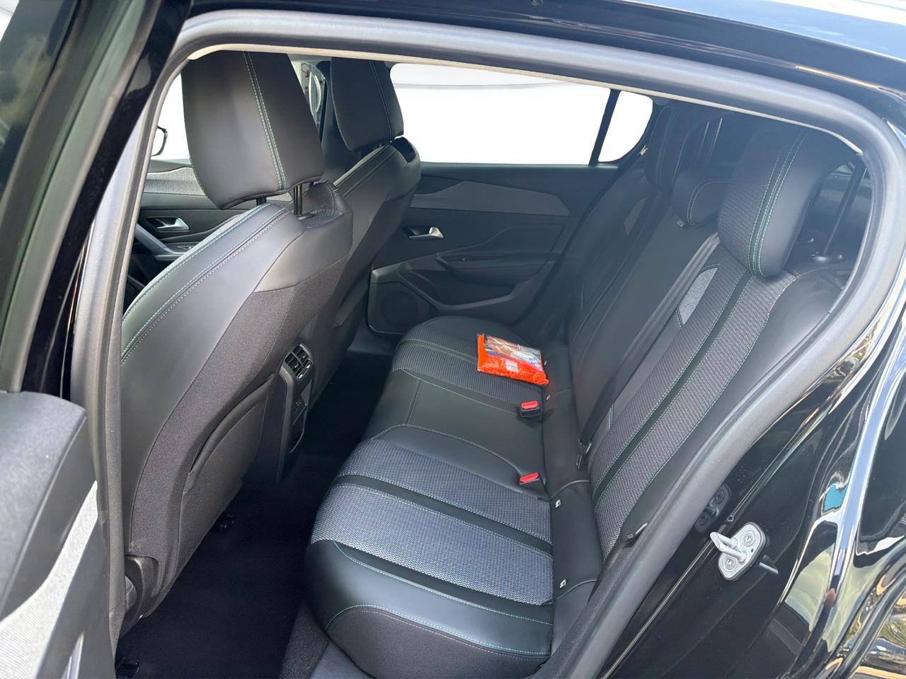PEUGEOT 308 1.2 hybrid Allure 145cv e-dcs 6