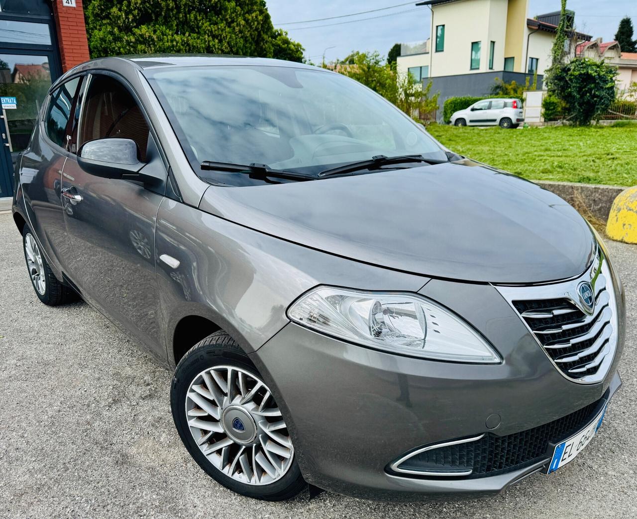 Lancia Ypsilon 1.2 69 CV 5 porte S&S Platinum