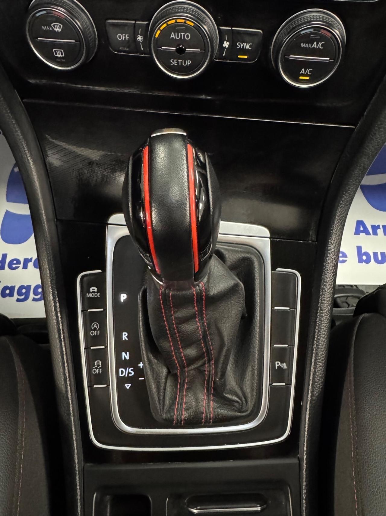 Volkswagen Golf GTI 2.0 TSI DSG TETTO