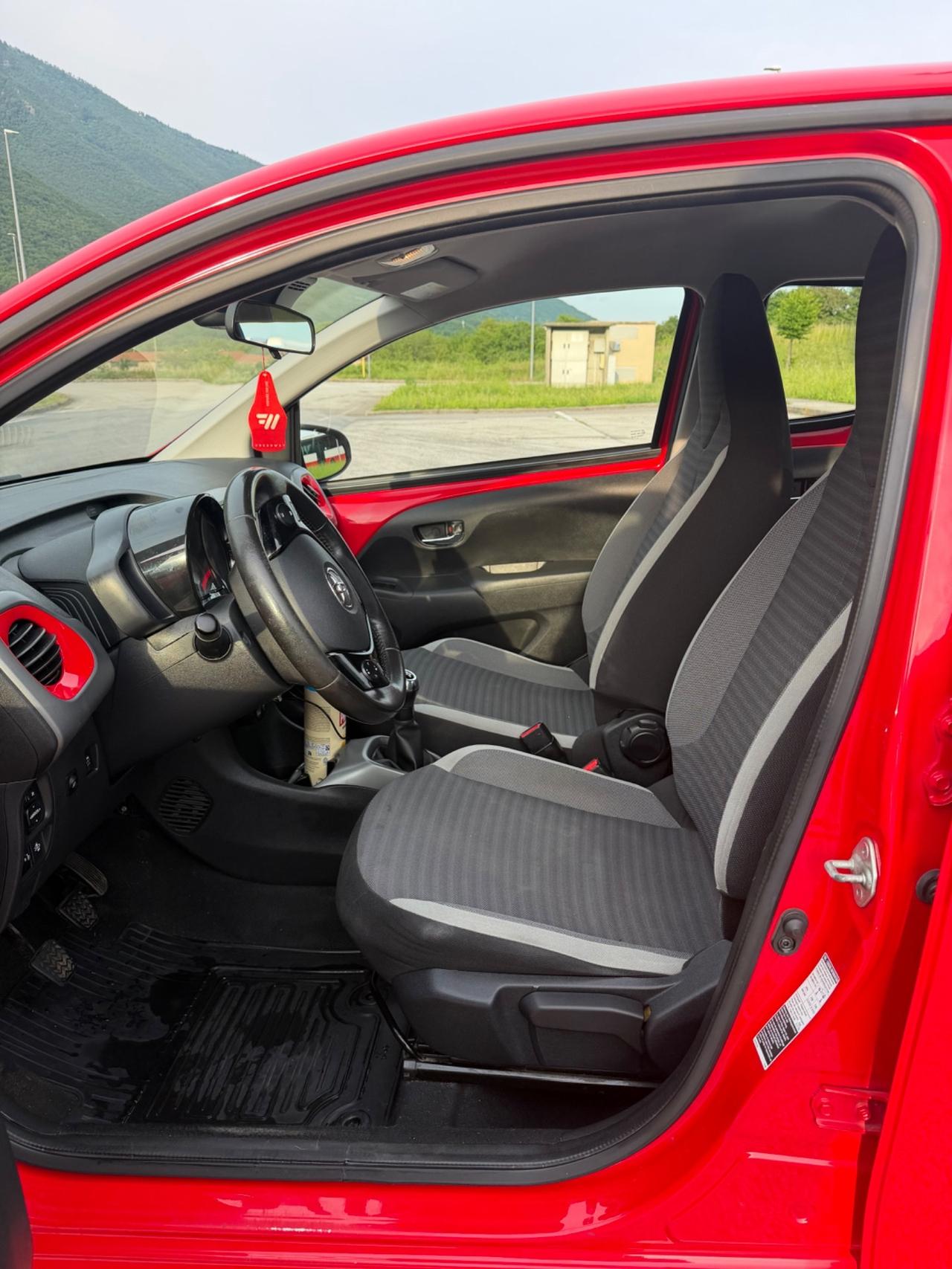 Toyota Aygo 1.0 VVT-i 72 CV 5 porte x-clusiv