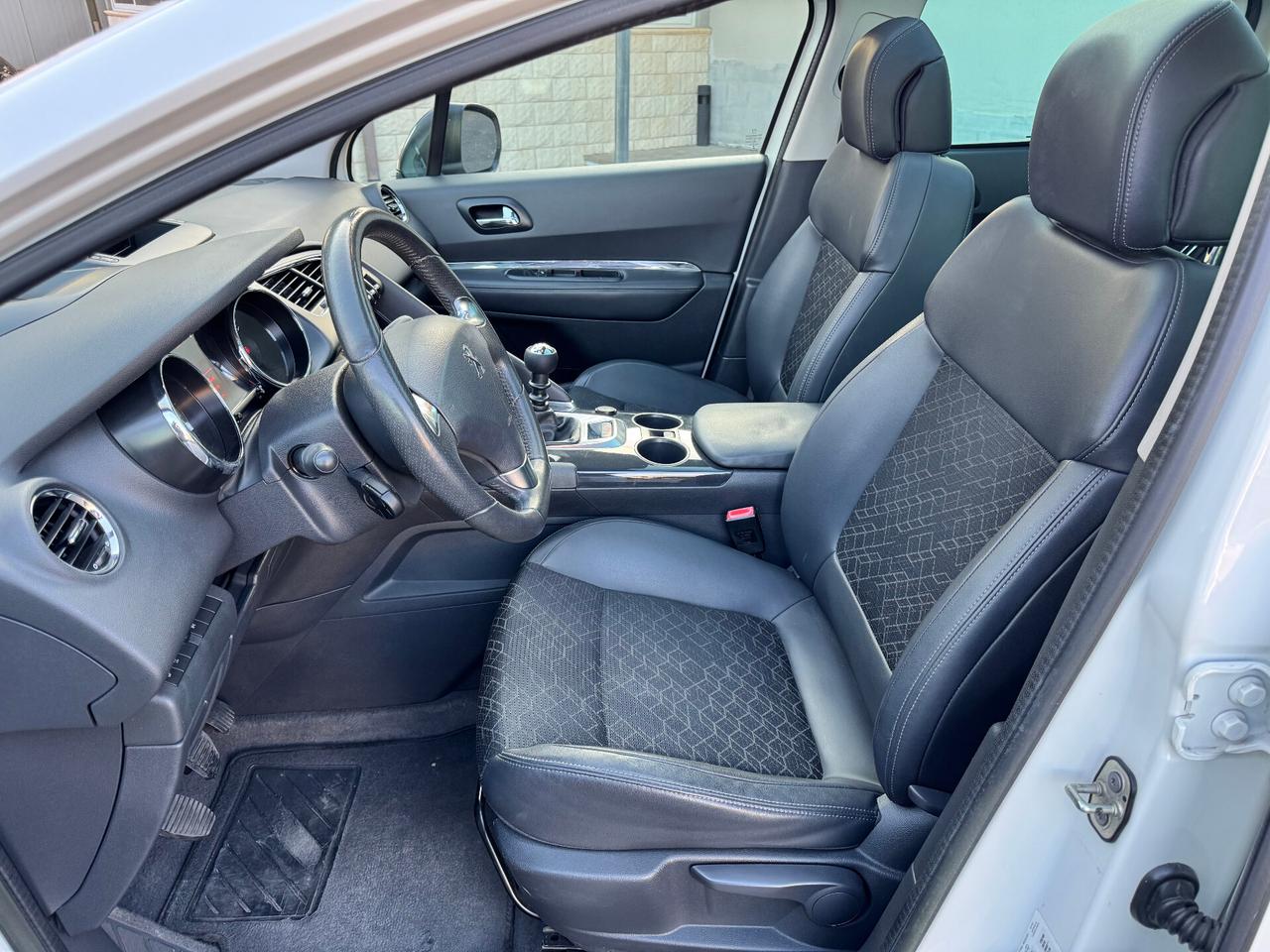 Peugeot 3008 1.6 HDi 115CV Allure