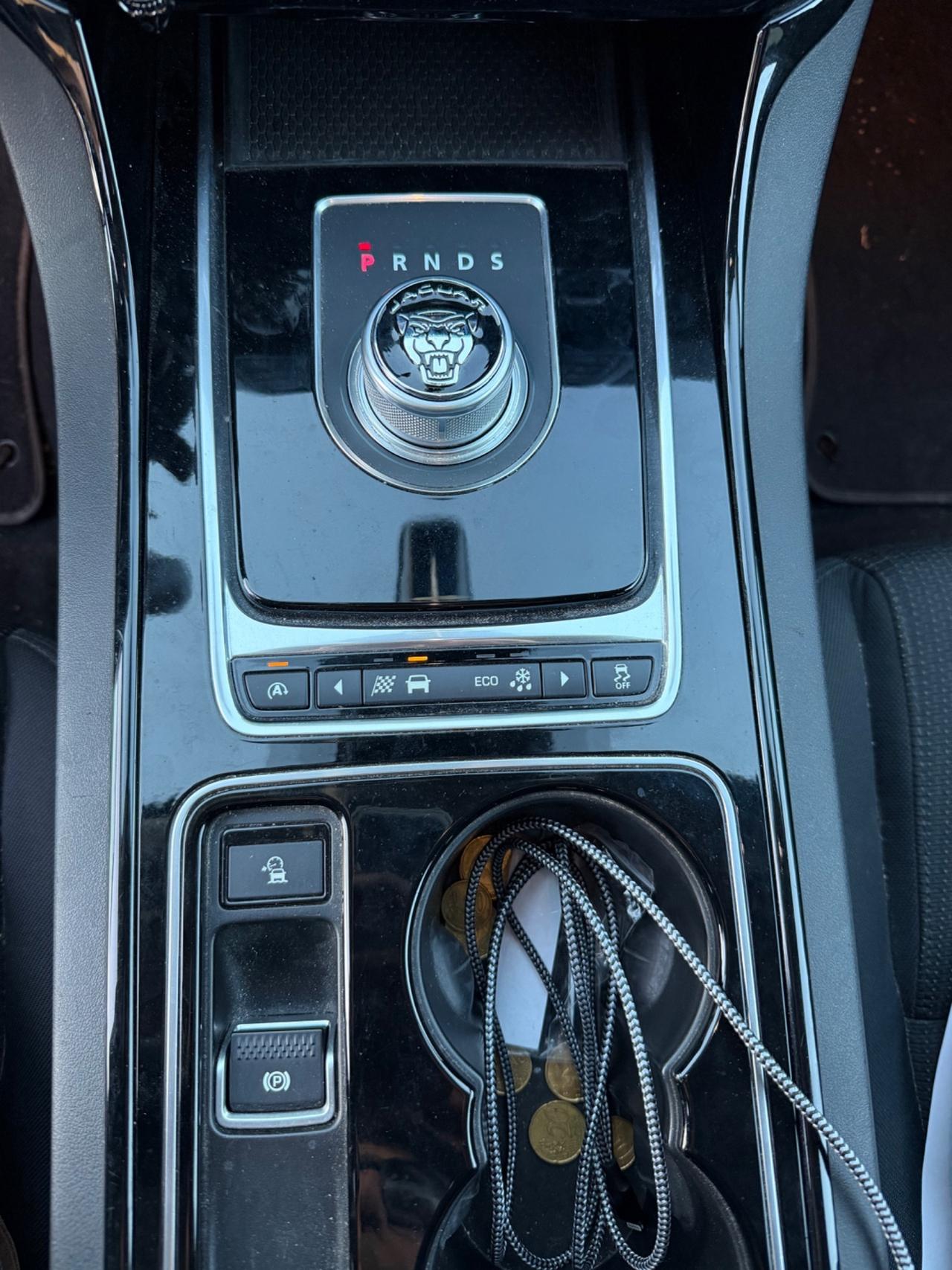 Jaguar XE 2.0 D Turbo aut. Pure