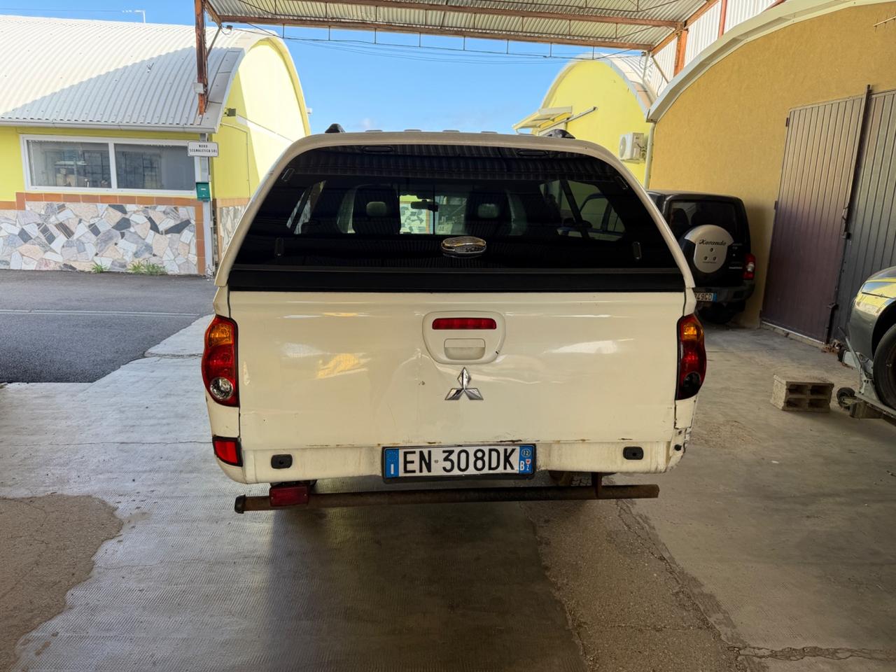 Mitsubishi L200 2.5 D Club Cab Invite Hard Top