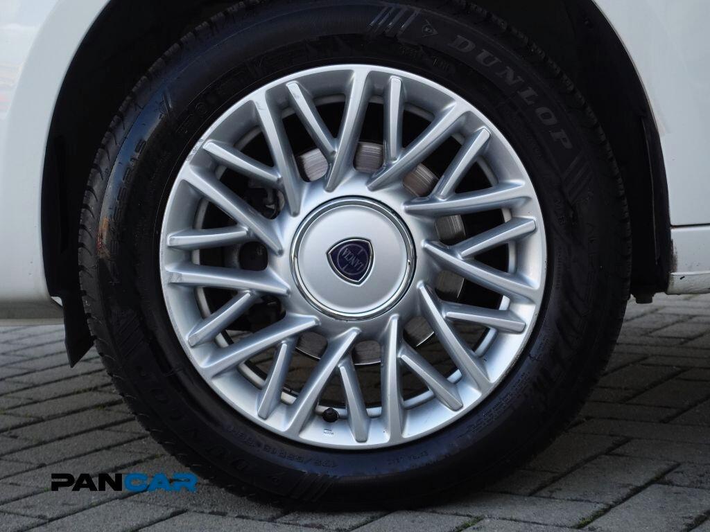 Lancia Ypsilon 0.9 TwinAir 85 CV 5 porte Metano Ecochic Silver