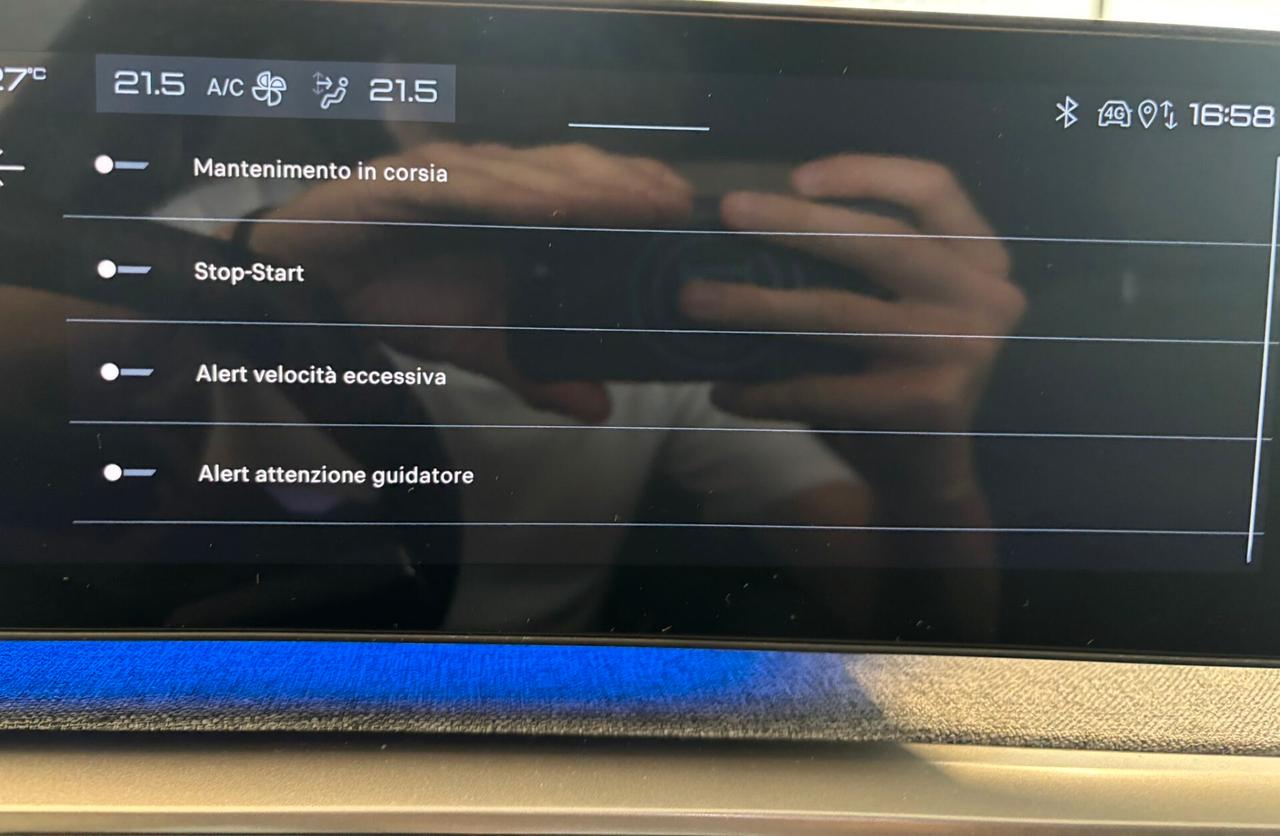 Peugeot 3008 ALLURE Hybrid 145 e-DCS6 SPOTICAR