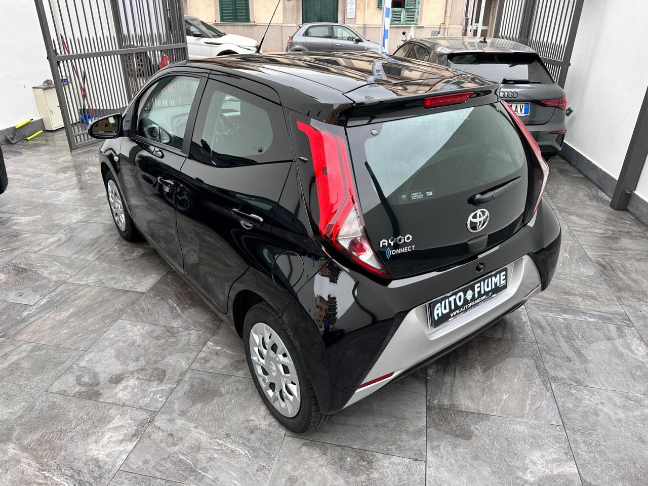 Toyota Aygo Connect 1.0 VVT-i 72 CV 5 porte x-play