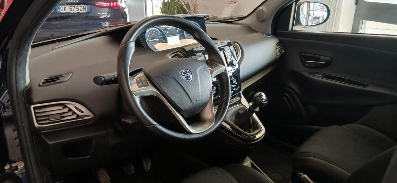 Lancia Ypsilon 1.2 BENZINA 69CV NEOPATENTATI