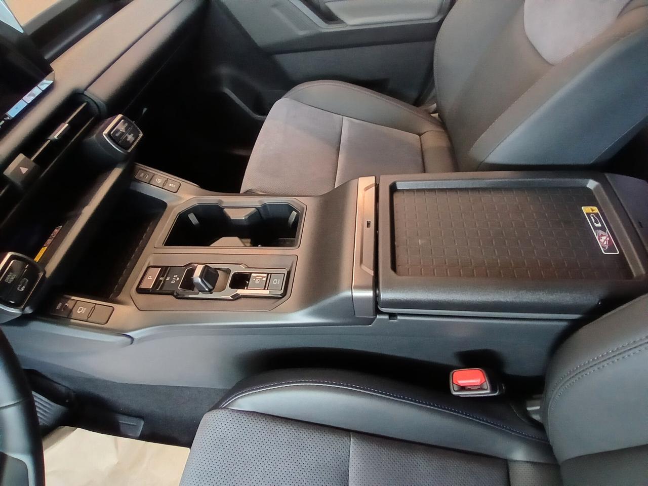 Suzuki Across 2.5 Plug-in Hybrid E-CVT 4WD Top