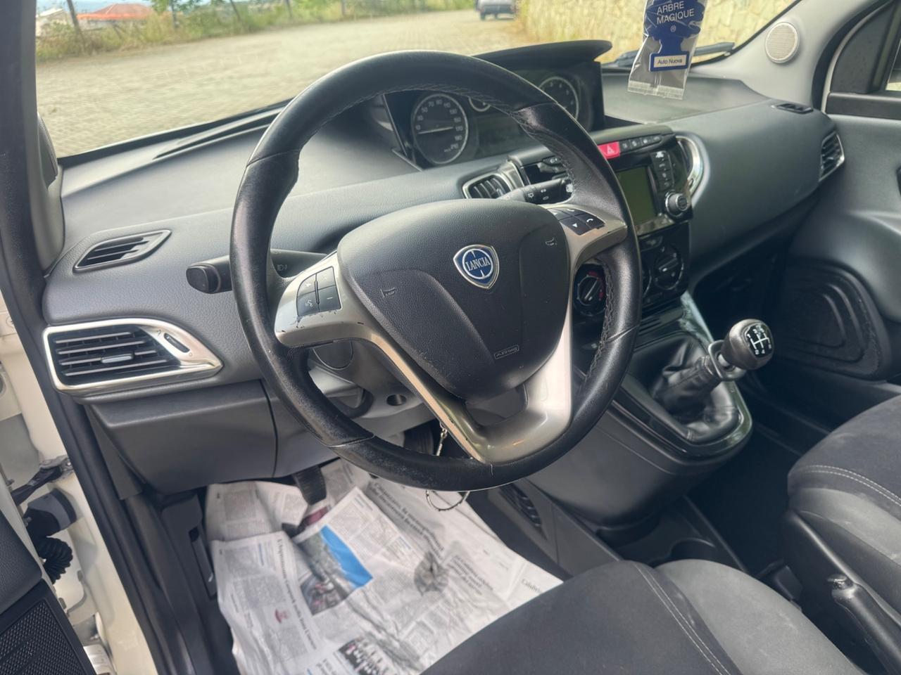 Lancia Ypsilon 1.2 Benzina 69Cv *PLATINUM* 2012