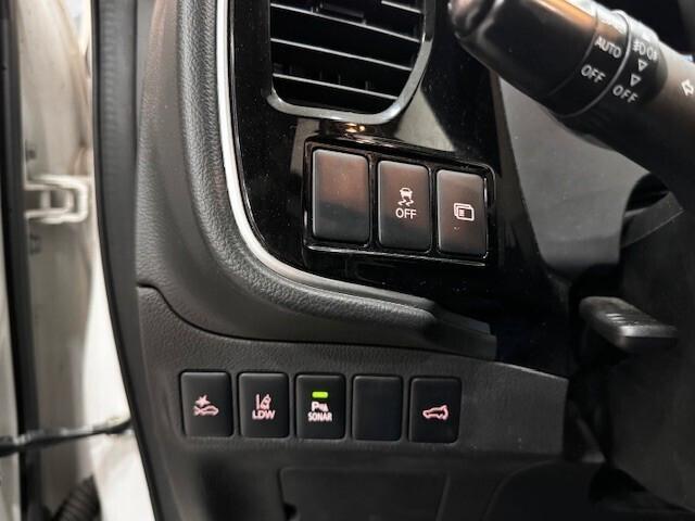 Mitsubishi Outlander 2.2 DI-D 4WD Instyle Plus SDA 7 posti