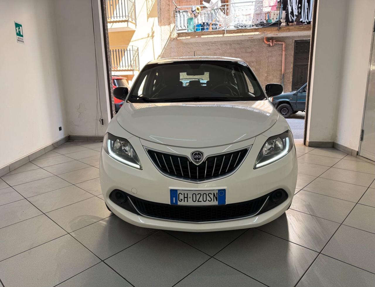 Lancia Ypsilon 1.0 FireFly 5 porte S&S Hybrid Ecochic Silver 2022