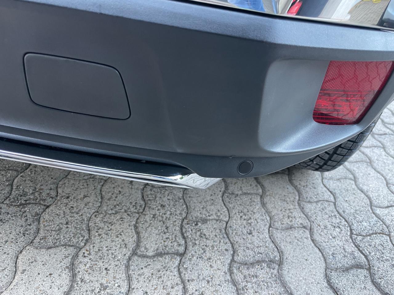 Peugeot 3008 BlueHDi cambio manuale sensori parcheggio ant-vetri privacy