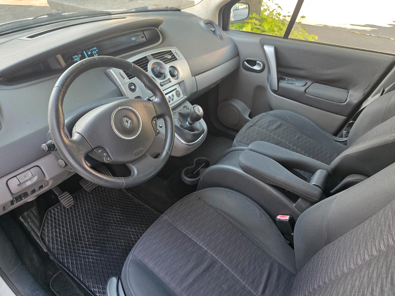 Renault Grand Scénic 1.5 dCi/105CV PlayStation Portable