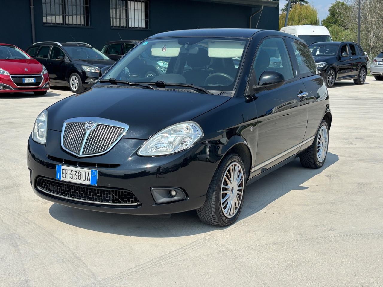 Lancia Ypsilon 1.3 MJT 75 CV Platino
