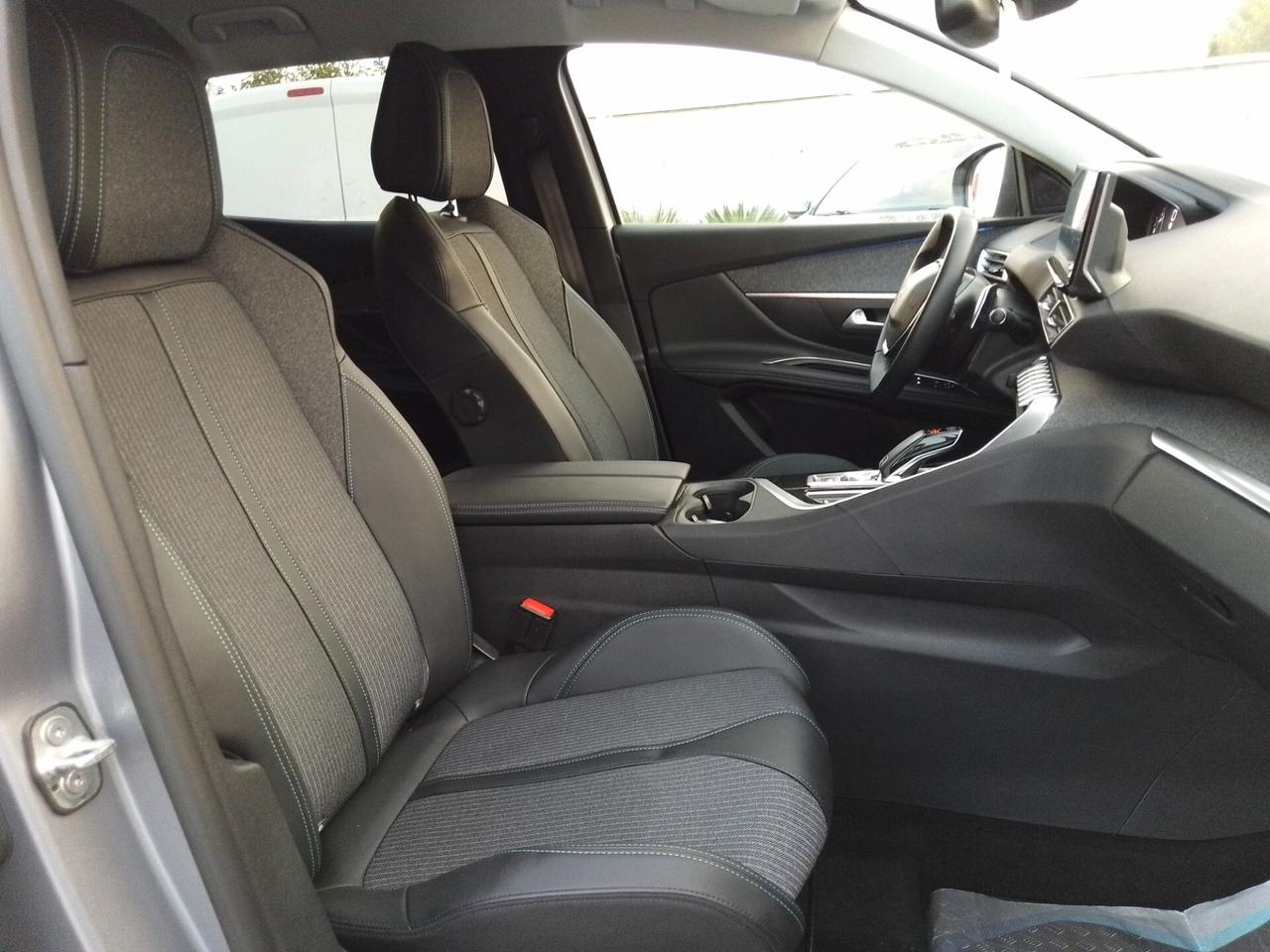 Peugeot 3008 ALLURE PACK 1.5 HDi 130cvEAT8 NAV+RETROCAM. 2023