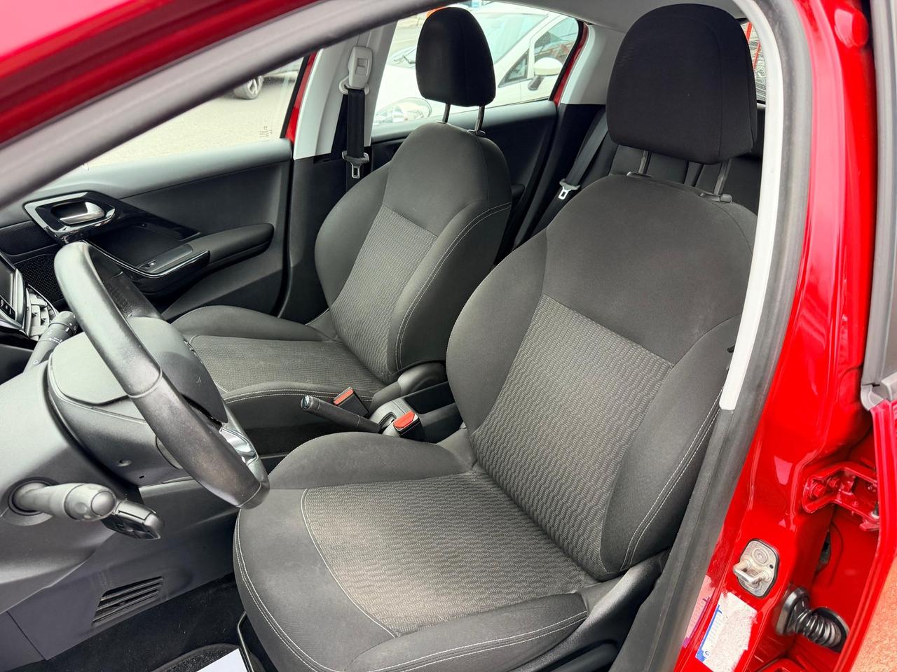 Peugeot 208 PureTech 82 5 porte Allure