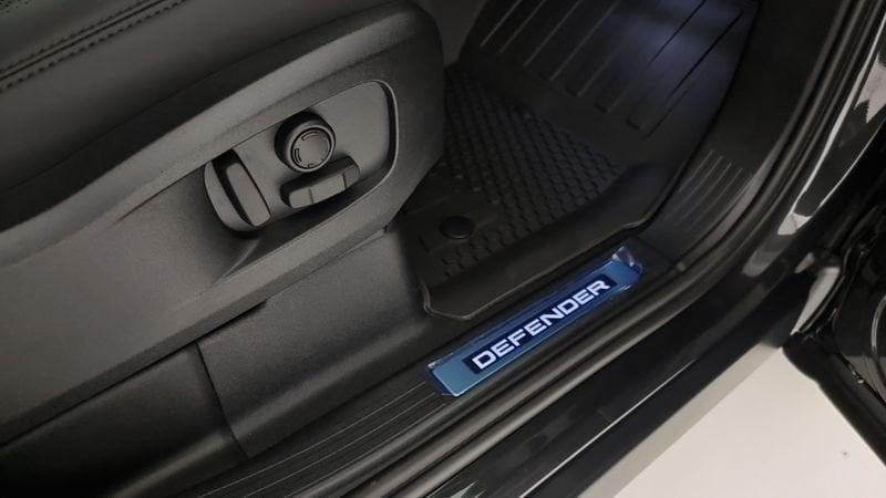 Land Rover Defender D200 AWD Auto 110 X-Dynamic SE
