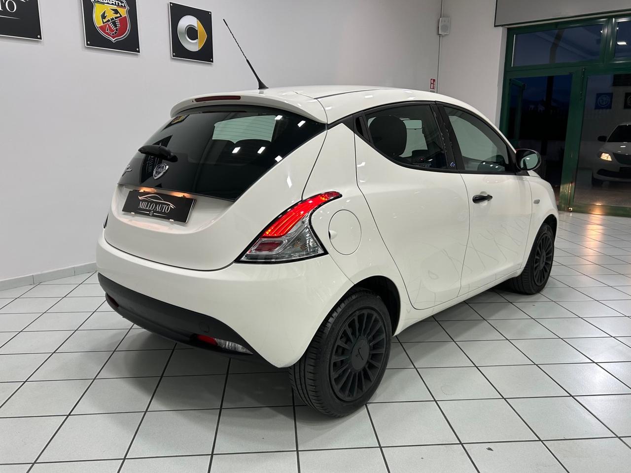 Lancia Ypsilon 1.2 69 CV Elefantino Blu 33.000KM