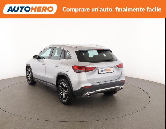 MERCEDES-BENZ GLA 200 d Automatic Premium