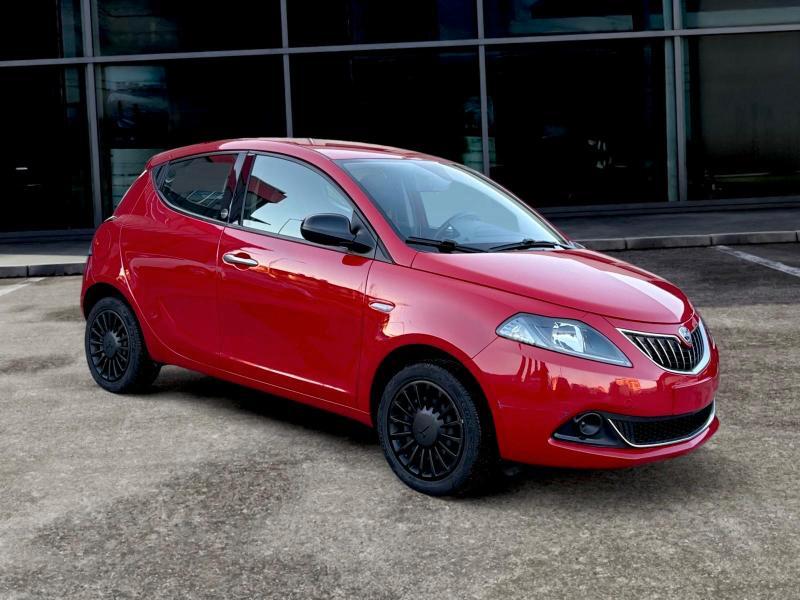 Lancia Ypsilon 5 Porte 1.0 hybrid Gold s&s 70cv ADATTA NEOPATENTATI