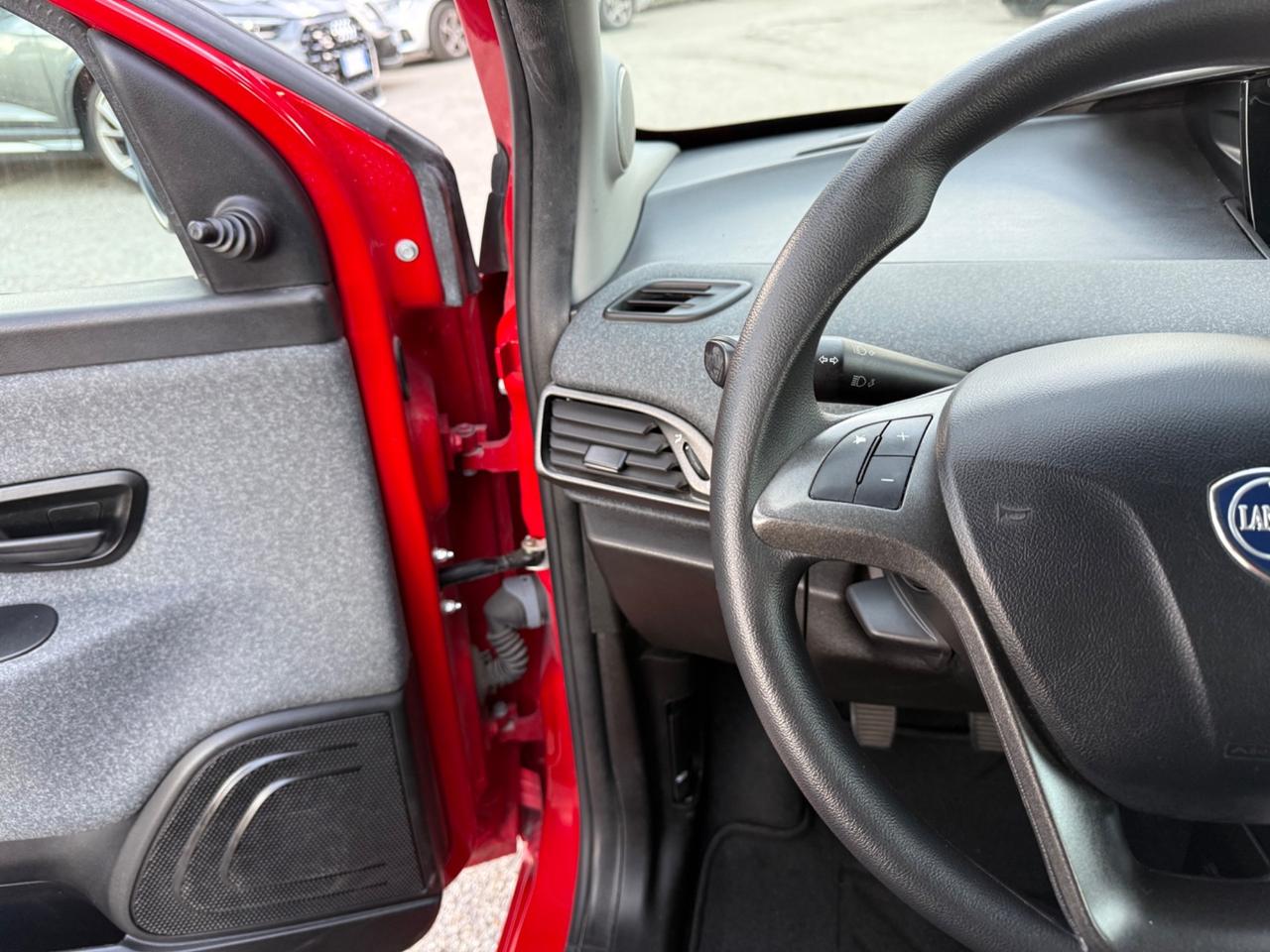 Lancia Ypsilon 1.0 FireFly 5 porte S&S Hybrid Ecochic Silver