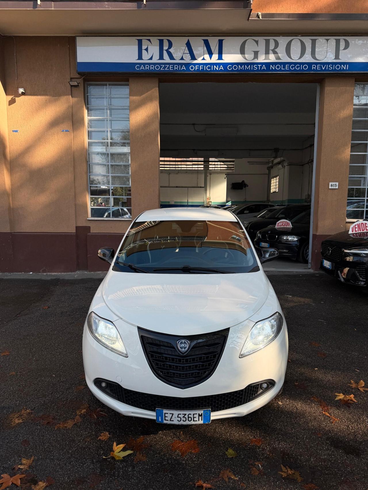 Lancia Ypsilon 0.9 TwinAir 85 CV 5 porte Metano Ecochic Silver
