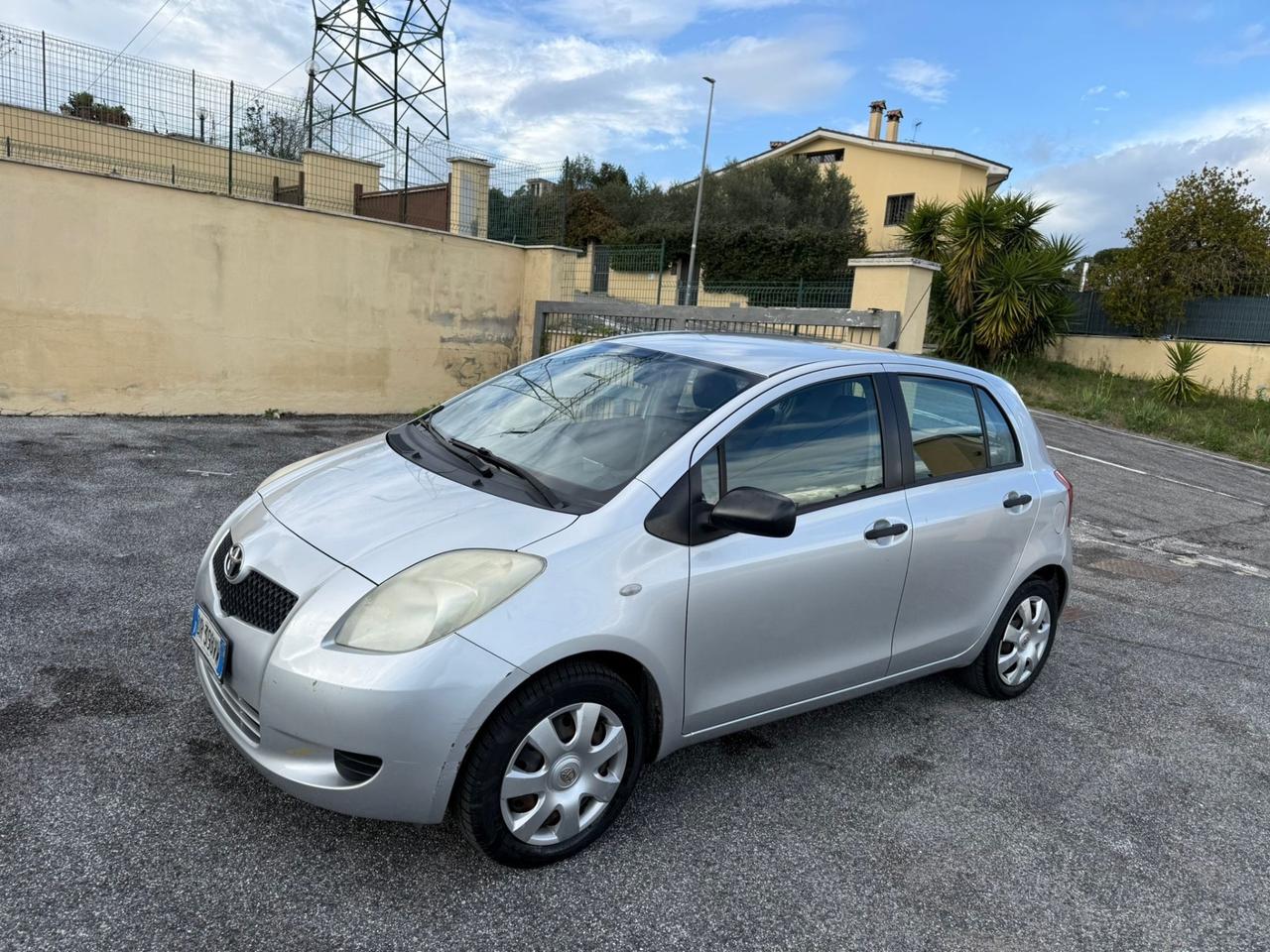 Toyota Yaris 1.0 5 porte
