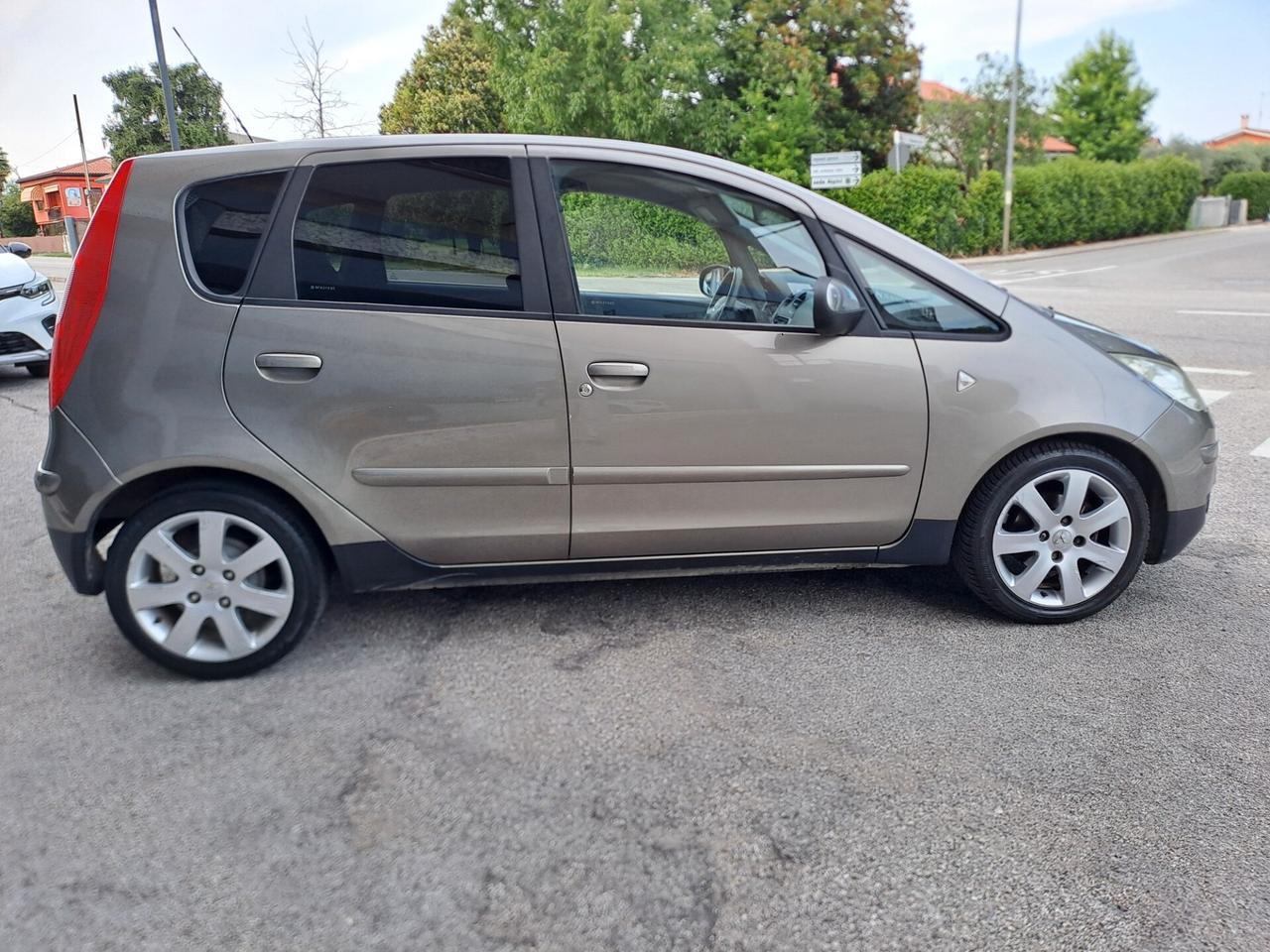 Mitsubishi Colt 1.3 5p. Inform