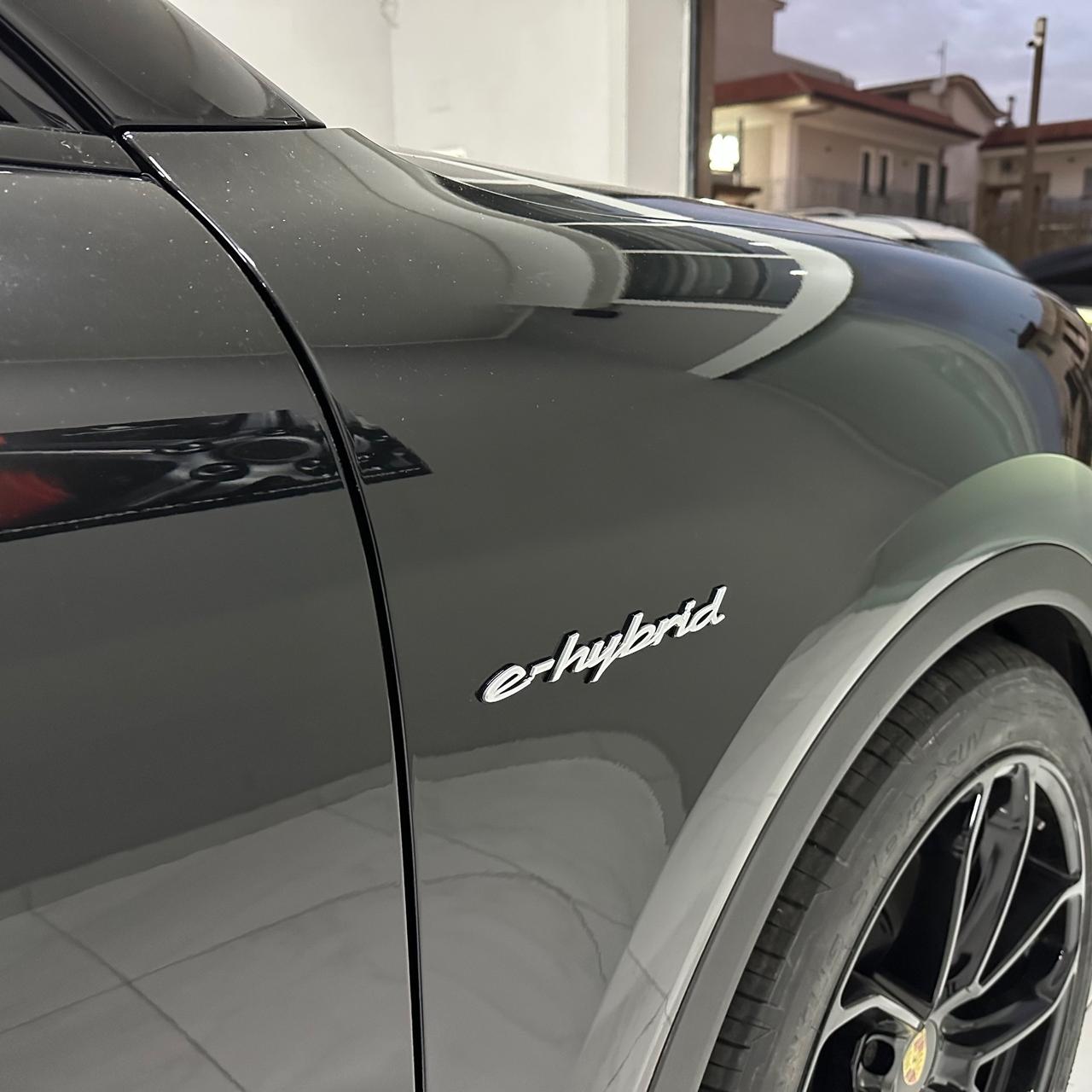 Porsche Cayenne Coupé 3.0 Hybrid plug-in Black Edition 470cv