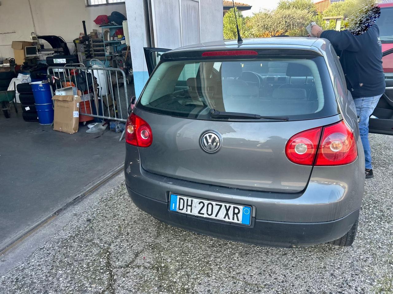 Volkswagen Golf 1.9 TDI DPF 5p. 5m. Comfortline testa rotta