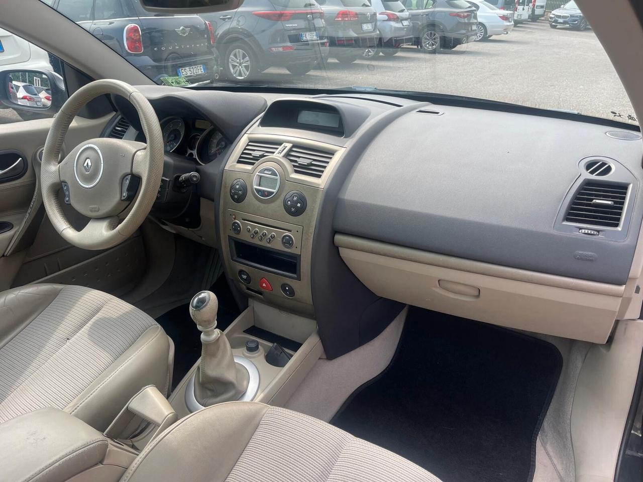 Renault Megane Mégane C-C 1.9 dCi/130CV Luxe