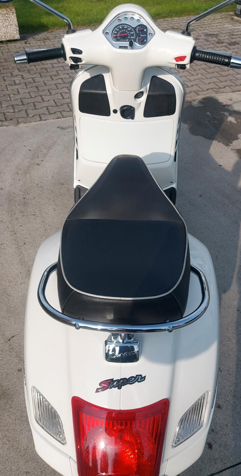 Piaggio Vespa 300 GTS Super