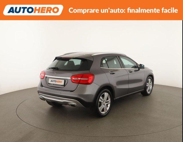 MERCEDES-BENZ GLA 200 d Automatic Premium