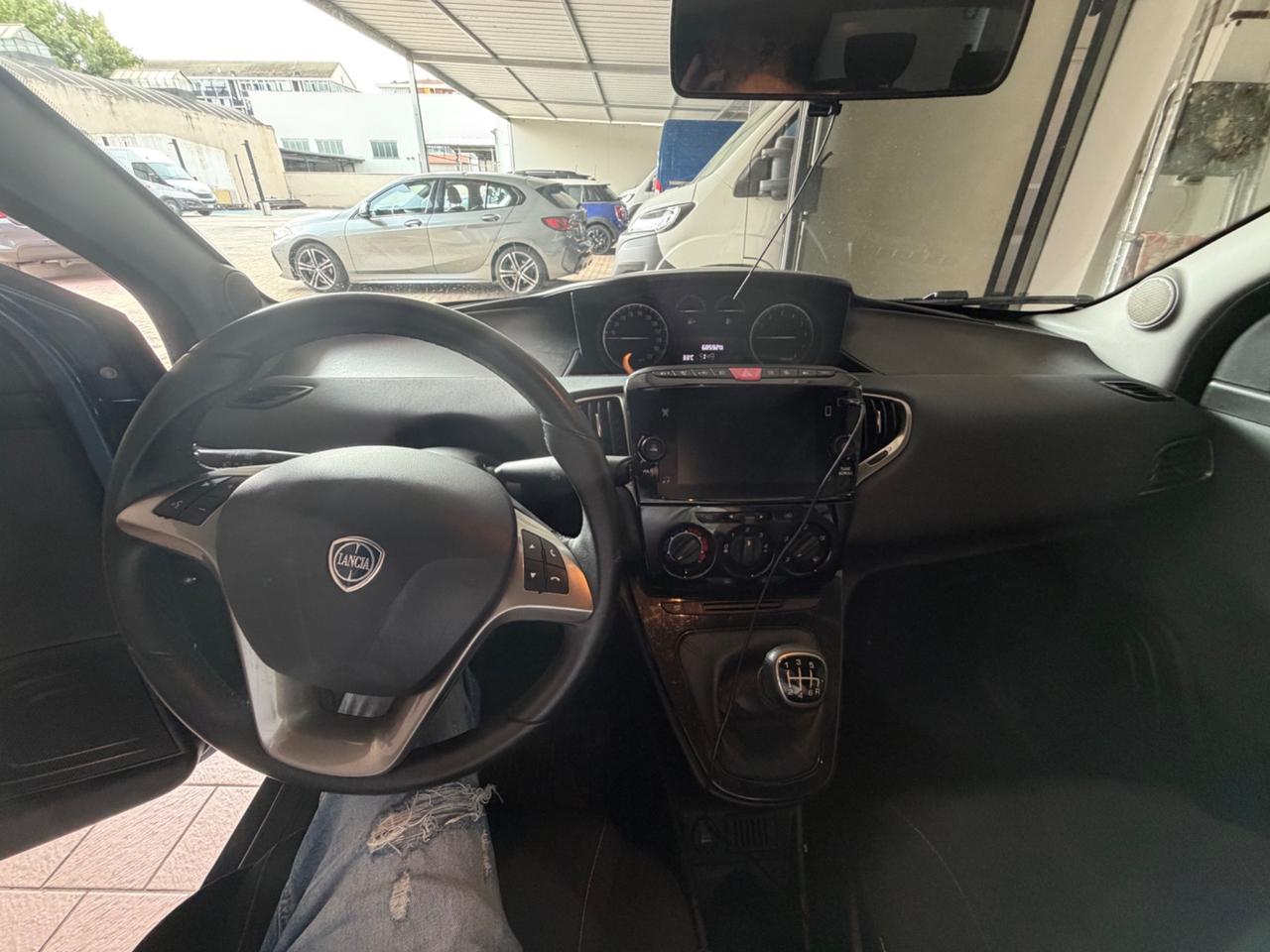 Lancia Ypsilon 1.0 FireFly 5 porte S&S Hybrid Gold