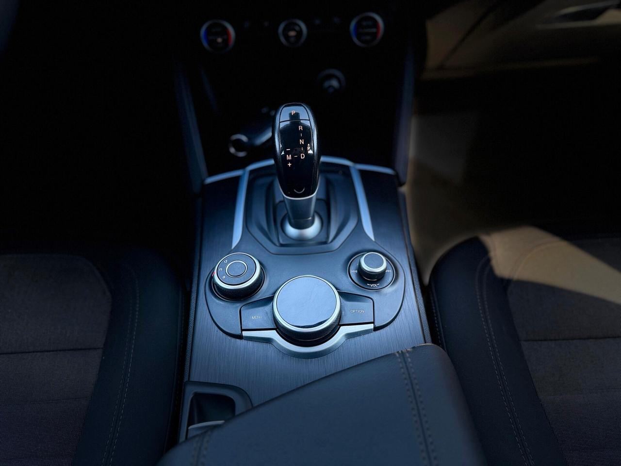 Alfa Romeo Stelvio 2.2 Turbodiesel 180 CV AT8 RWD Business