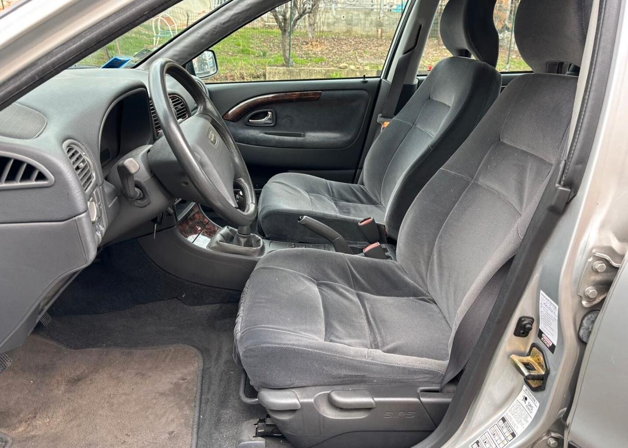 Volvo V40 1.6 16V cat