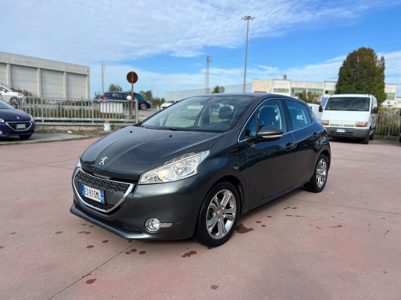 Peugeot 208 1.4 HDi 68 CV 5 porte Allure